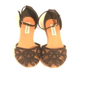 Steve Madden flat sandals